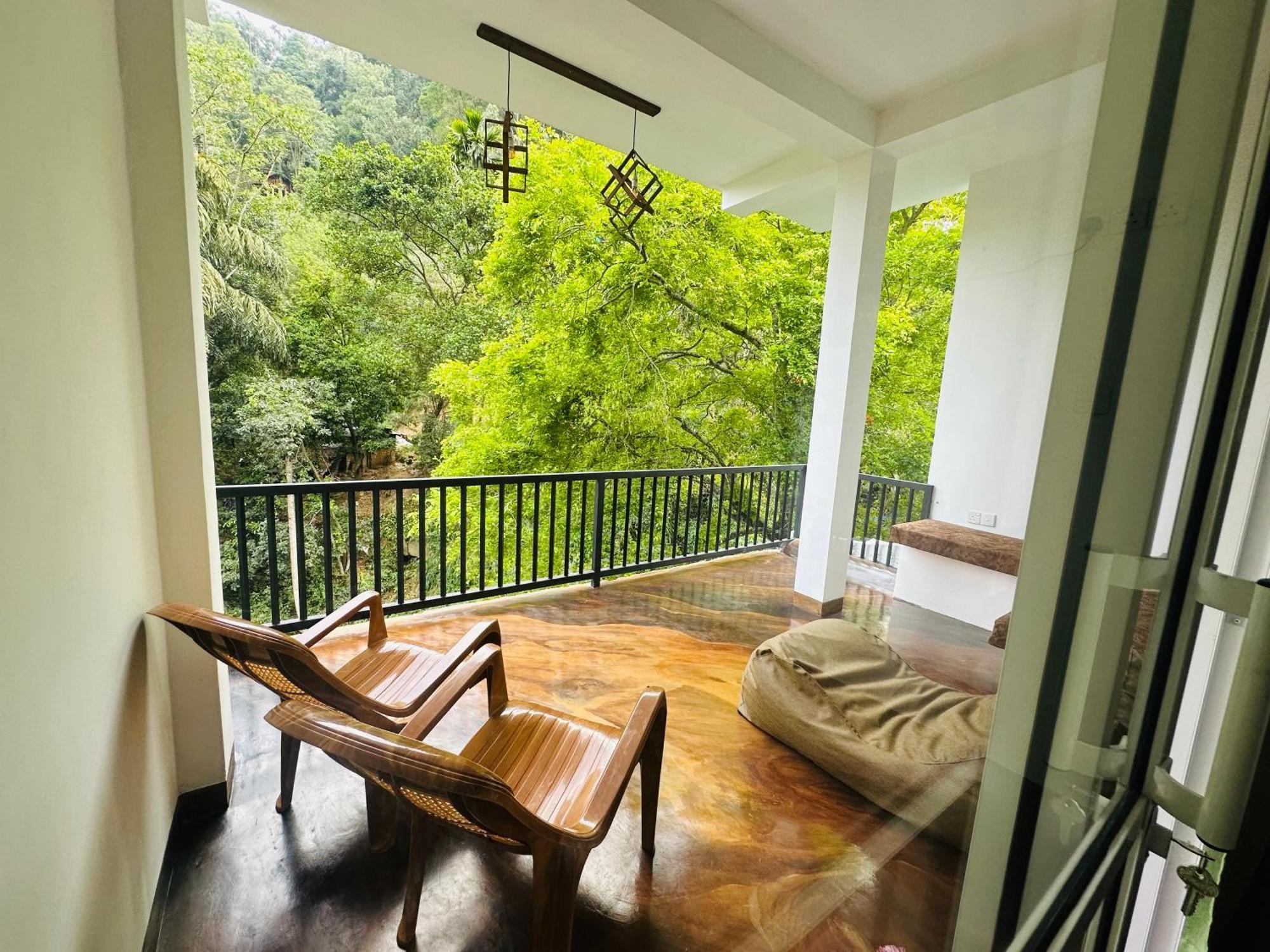 River Splendour Home Stay Элла Экстерьер фото